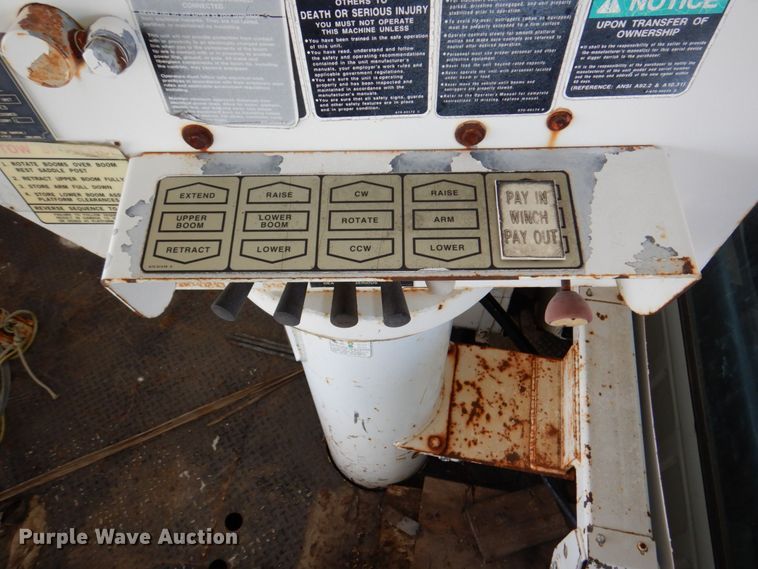 image for item DN7416 1998 Ford F800  bucket truck