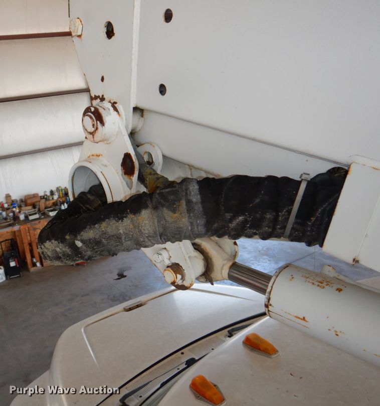 image for item DN7416 1998 Ford F800  bucket truck