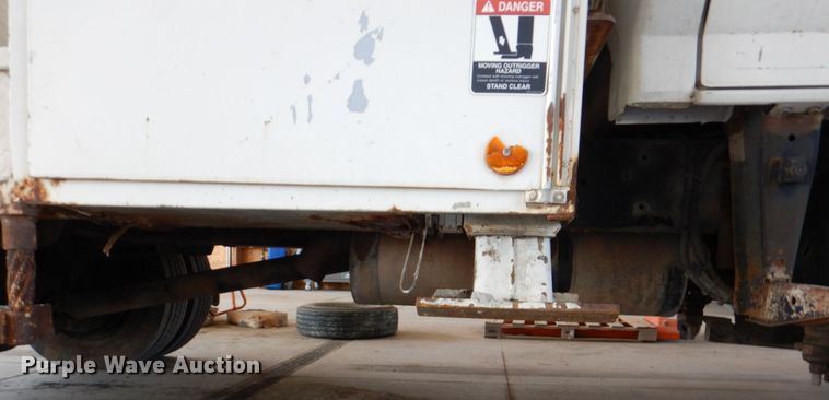 image for item DN7416 1998 Ford F800  bucket truck