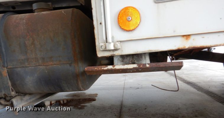 image for item DN7416 1998 Ford F800  bucket truck