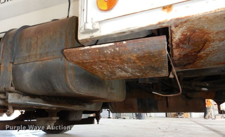 image for item DN7416 1998 Ford F800  bucket truck