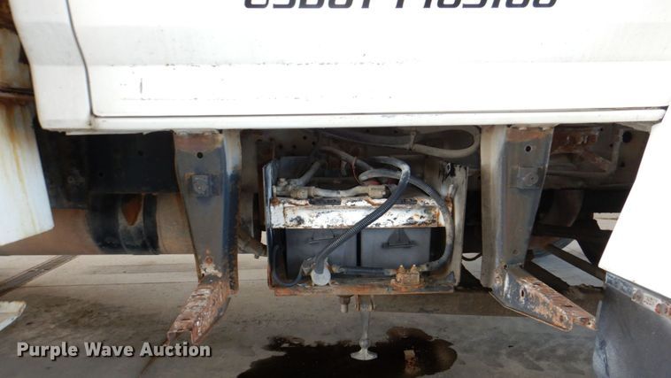 image for item DN7416 1998 Ford F800  bucket truck