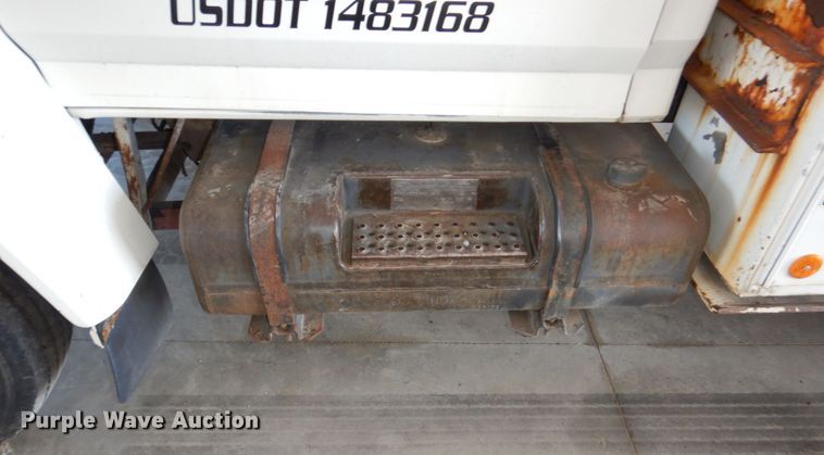 image for item DN7416 1998 Ford F800  bucket truck