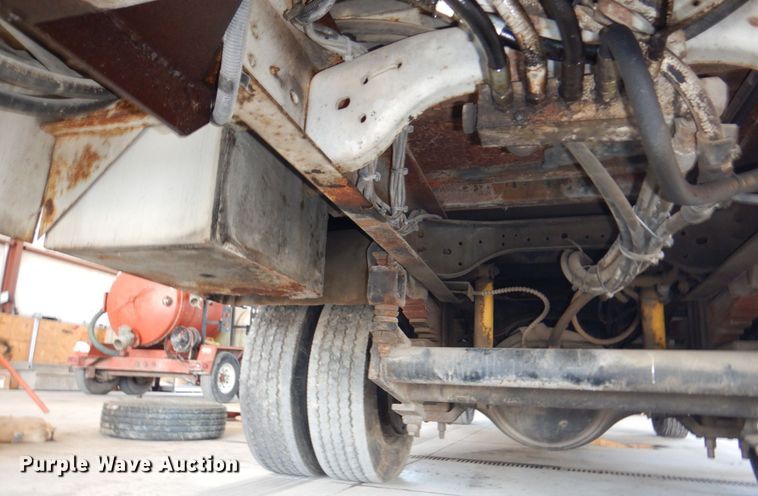 image for item DN7416 1998 Ford F800  bucket truck