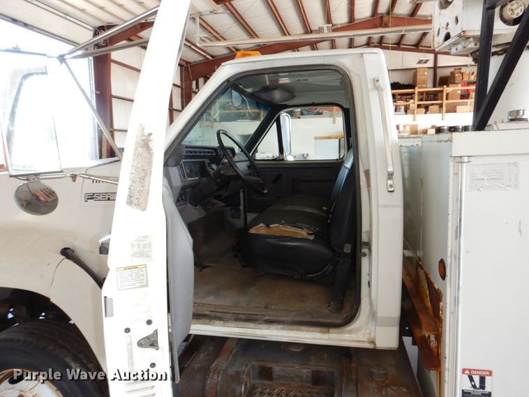 image for item DN7416 1998 Ford F800  bucket truck