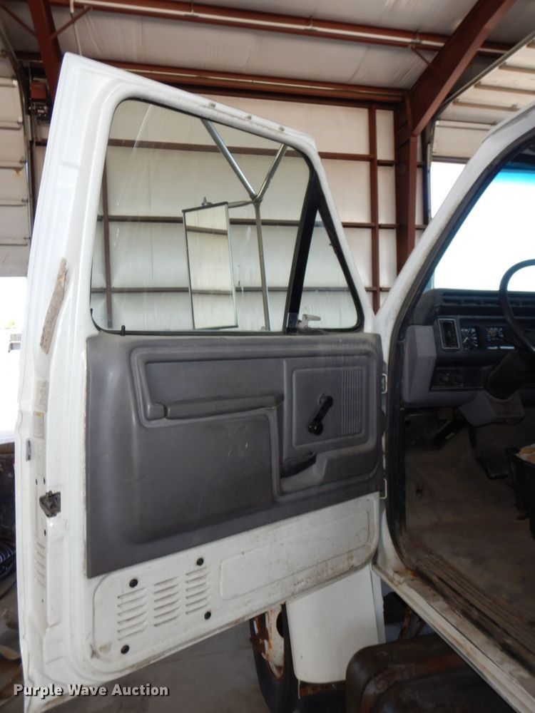 image for item DN7416 1998 Ford F800  bucket truck