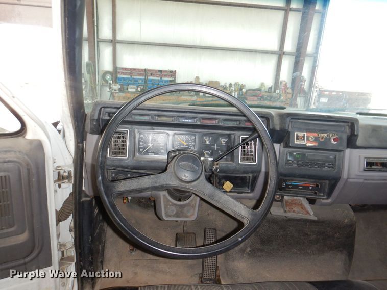 image for item DN7416 1998 Ford F800  bucket truck