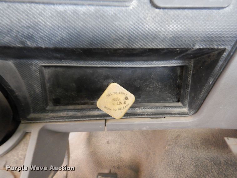 image for item DN7416 1998 Ford F800  bucket truck