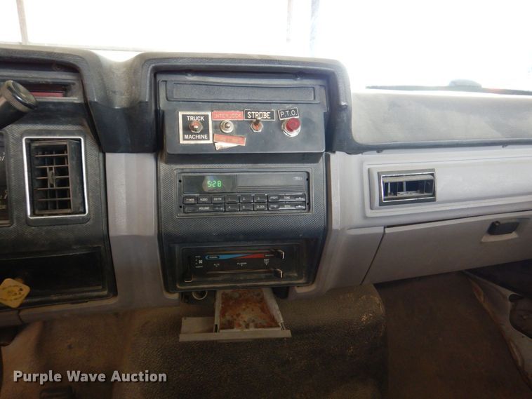 image for item DN7416 1998 Ford F800  bucket truck