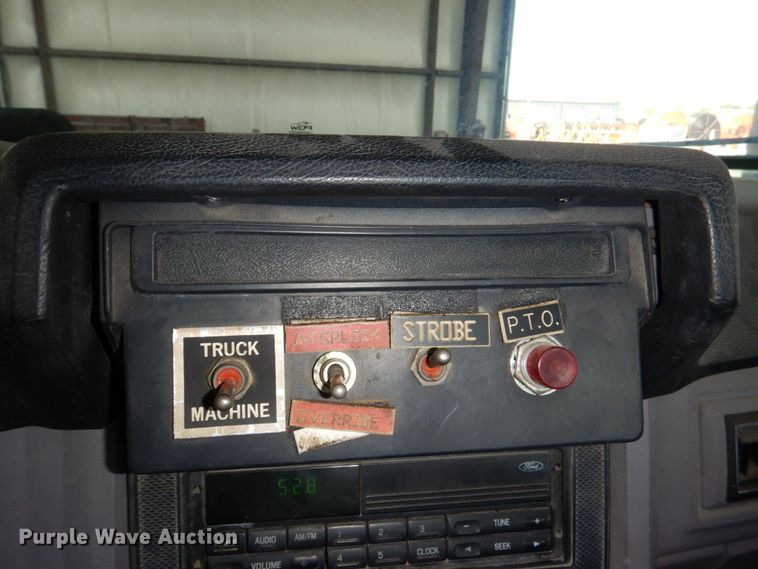 image for item DN7416 1998 Ford F800  bucket truck