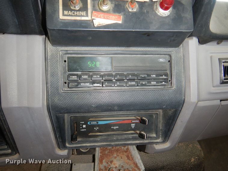 image for item DN7416 1998 Ford F800  bucket truck