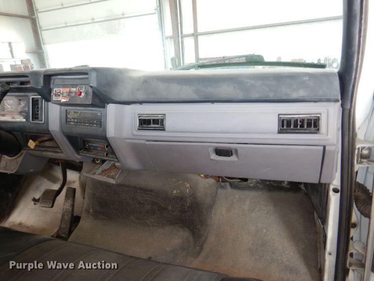 image for item DN7416 1998 Ford F800  bucket truck