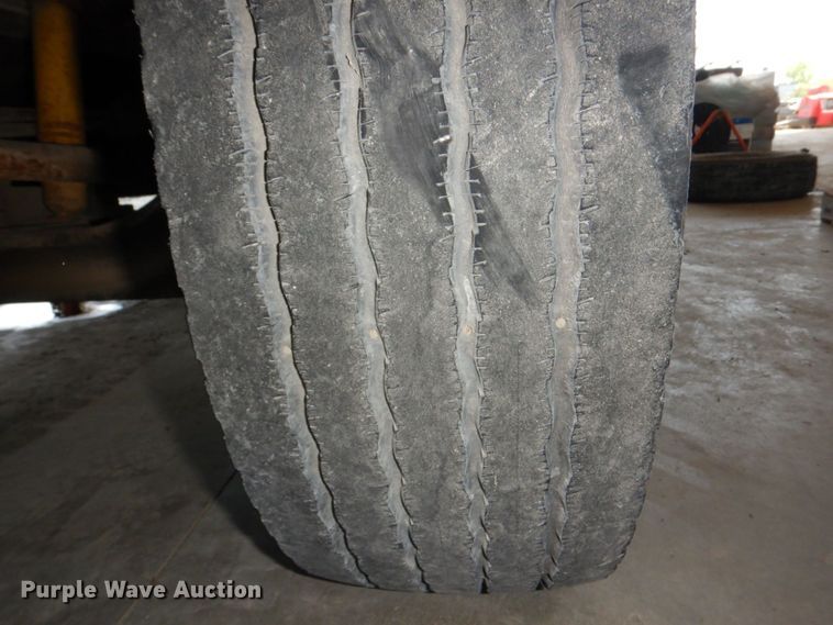 image for item DN7416 1998 Ford F800  bucket truck