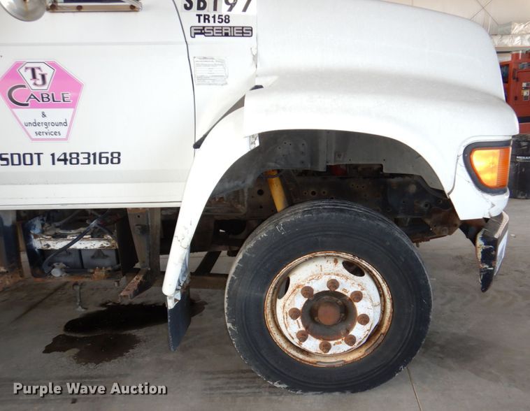 image for item DN7416 1998 Ford F800  bucket truck