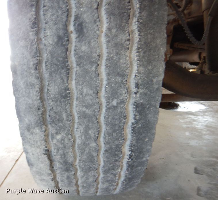 image for item DN7416 1998 Ford F800  bucket truck