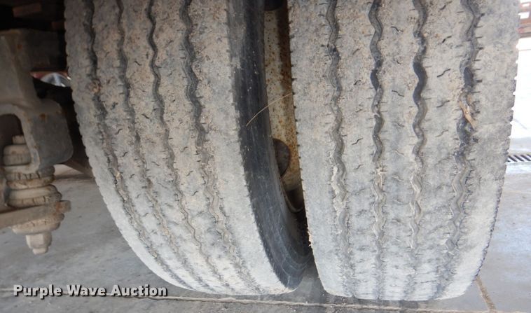 image for item DN7416 1998 Ford F800  bucket truck