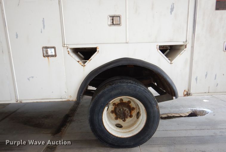 image for item DN7416 1998 Ford F800  bucket truck