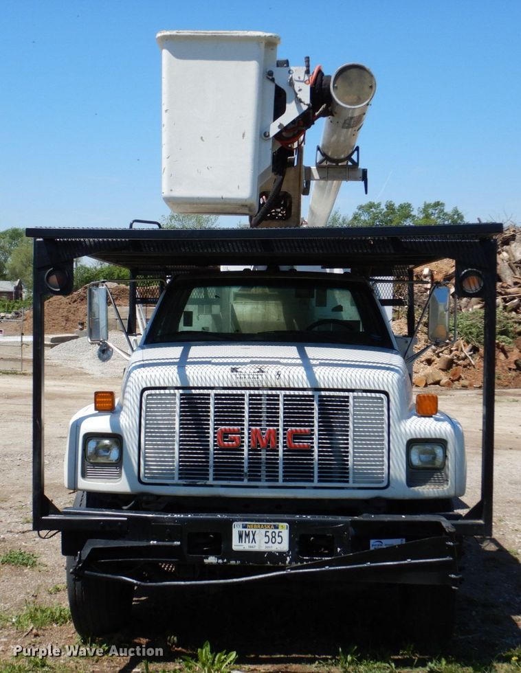 image for item DN7474 2002 GMC C7500  bucket truck