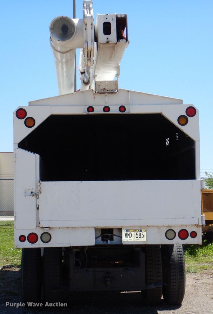 image for item DN7474 2002 GMC C7500  bucket truck