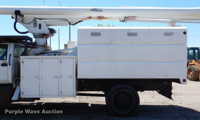 image for item DN7474 2002 GMC C7500  bucket truck