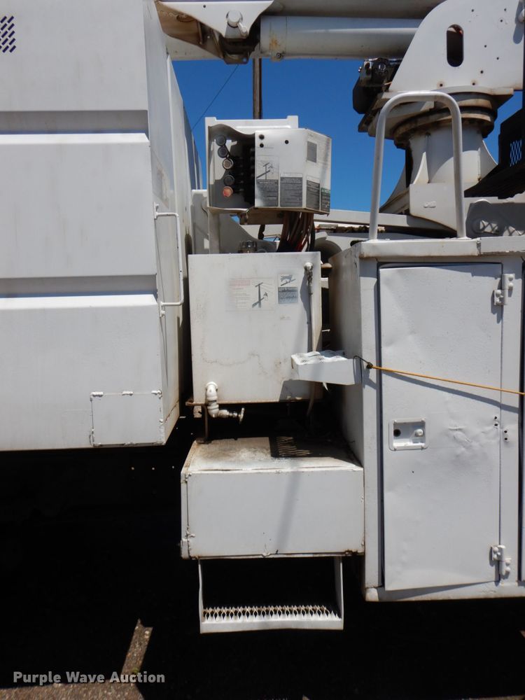 image for item DN7474 2002 GMC C7500  bucket truck