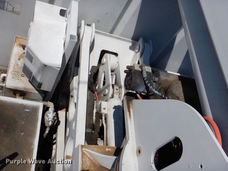 image for item DN7474 2002 GMC C7500  bucket truck