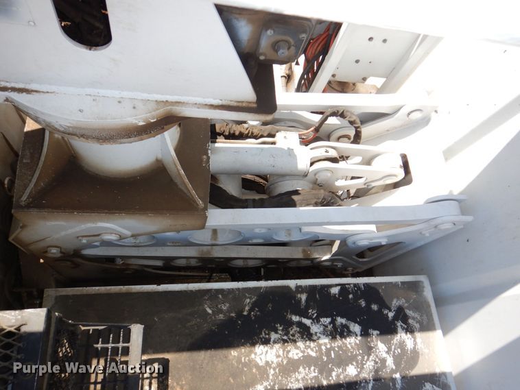 image for item DN7474 2002 GMC C7500  bucket truck