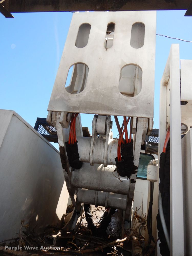 image for item DN7474 2002 GMC C7500  bucket truck