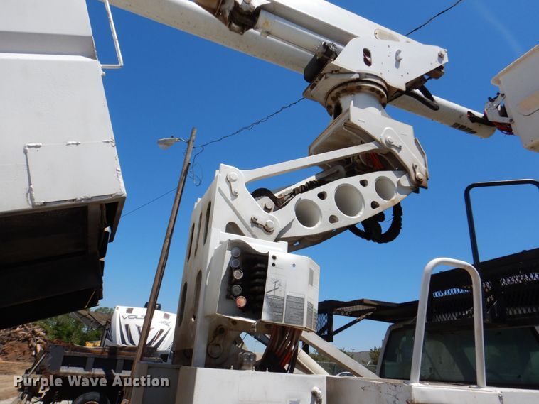 image for item DN7474 2002 GMC C7500  bucket truck