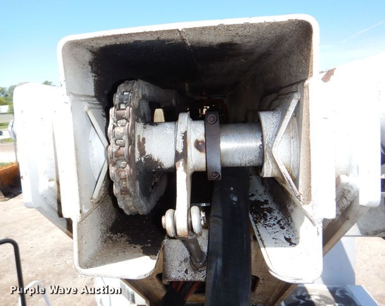 image for item DN7474 2002 GMC C7500  bucket truck