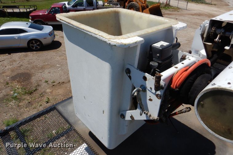 image for item DN7474 2002 GMC C7500  bucket truck