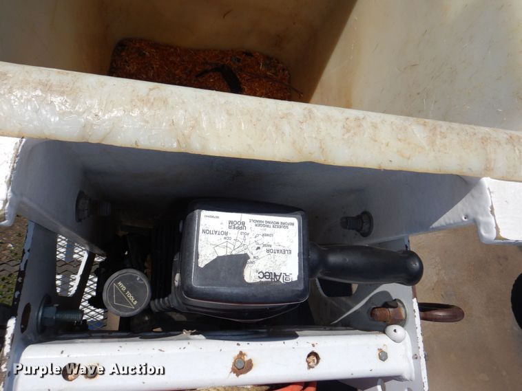 image for item DN7474 2002 GMC C7500  bucket truck