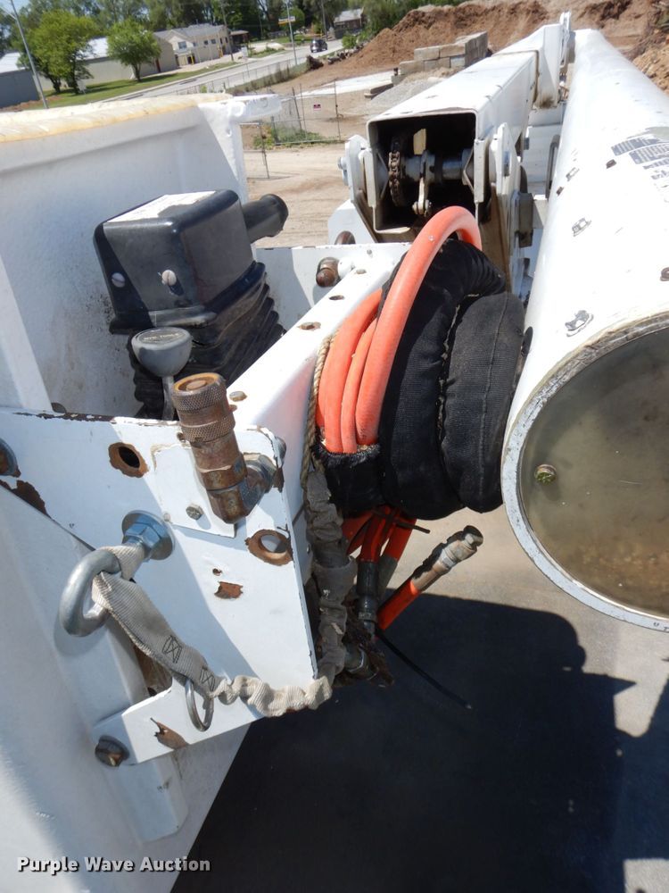 image for item DN7474 2002 GMC C7500  bucket truck