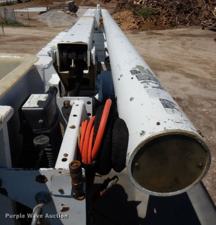 image for item DN7474 2002 GMC C7500  bucket truck