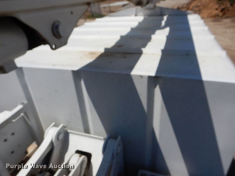 image for item DN7474 2002 GMC C7500  bucket truck