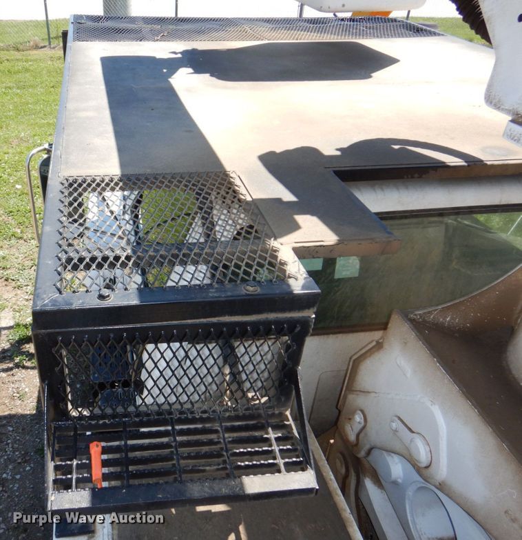 image for item DN7474 2002 GMC C7500  bucket truck