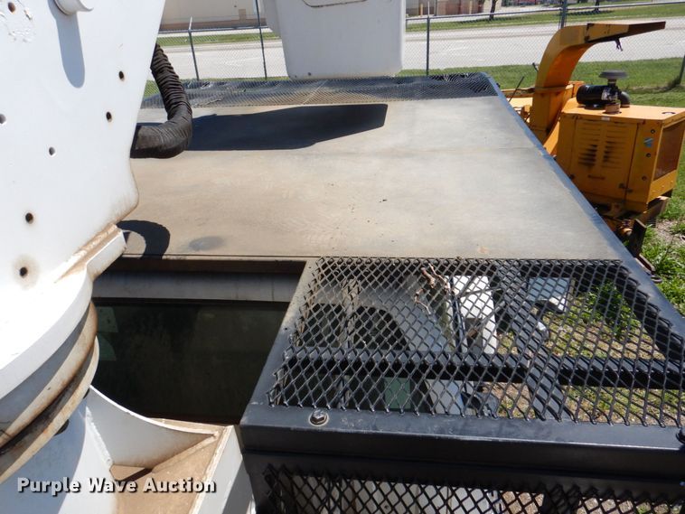 image for item DN7474 2002 GMC C7500  bucket truck