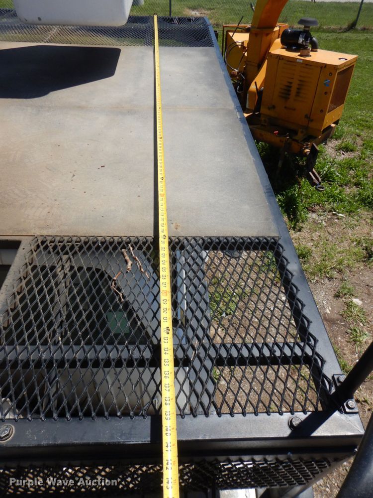 image for item DN7474 2002 GMC C7500  bucket truck