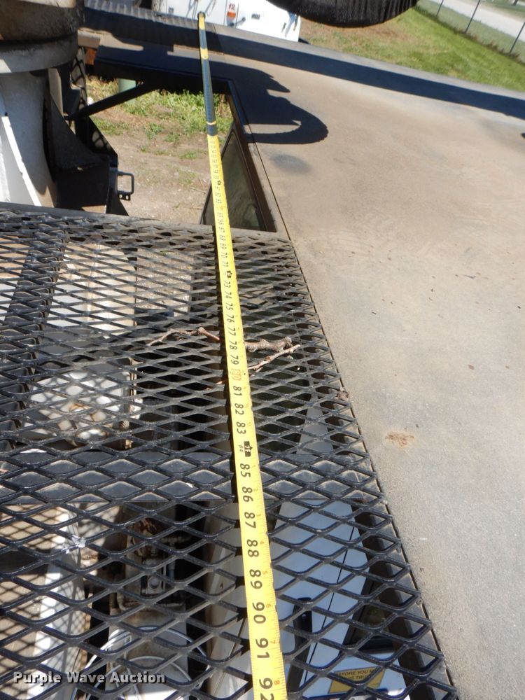 image for item DN7474 2002 GMC C7500  bucket truck