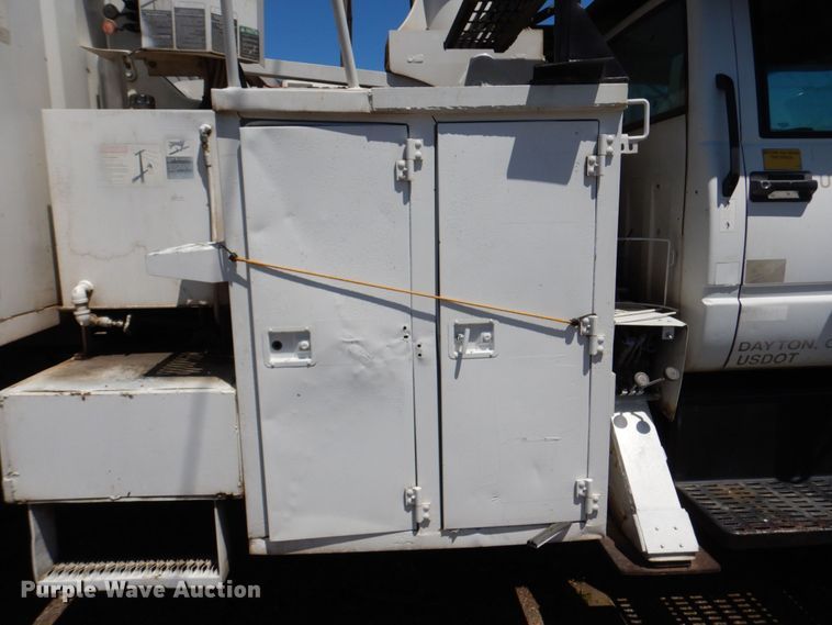 image for item DN7474 2002 GMC C7500  bucket truck