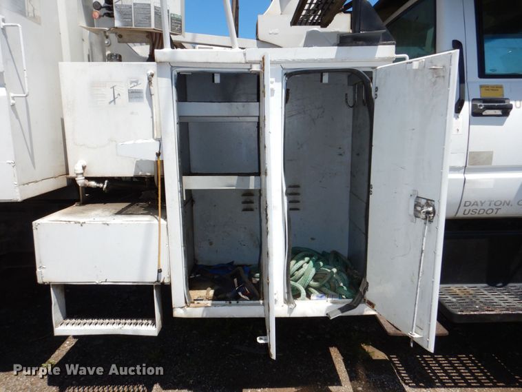 image for item DN7474 2002 GMC C7500  bucket truck