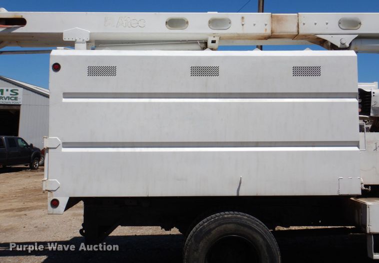 image for item DN7474 2002 GMC C7500  bucket truck