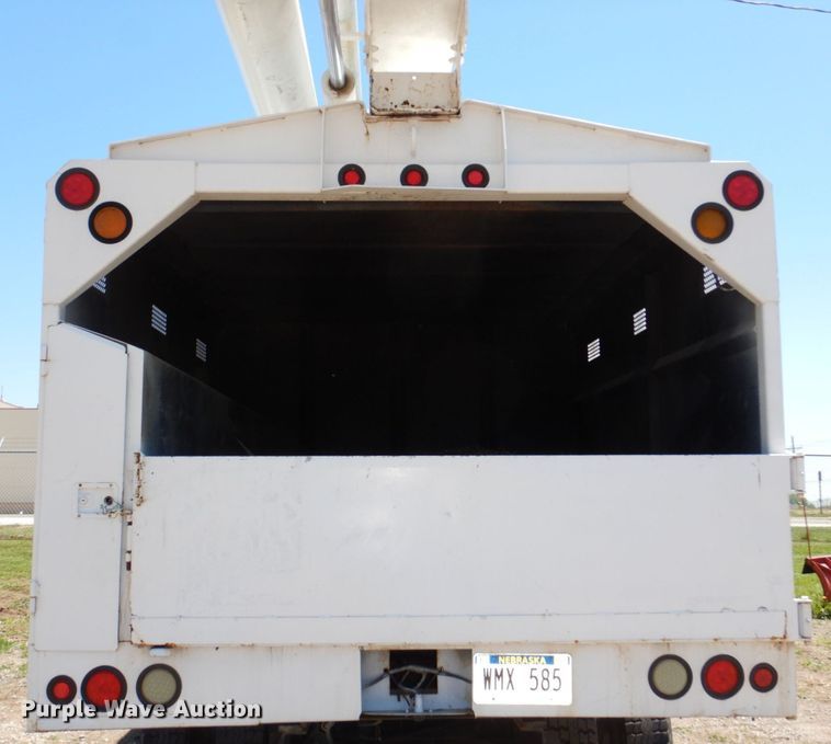 image for item DN7474 2002 GMC C7500  bucket truck