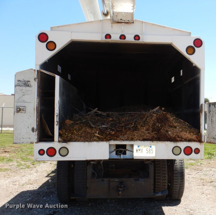 image for item DN7474 2002 GMC C7500  bucket truck