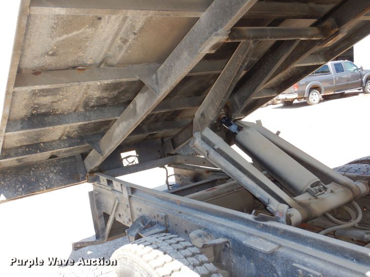 image for item DN7474 2002 GMC C7500  bucket truck