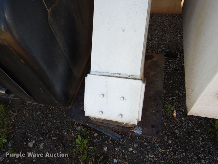 image for item DN7474 2002 GMC C7500  bucket truck