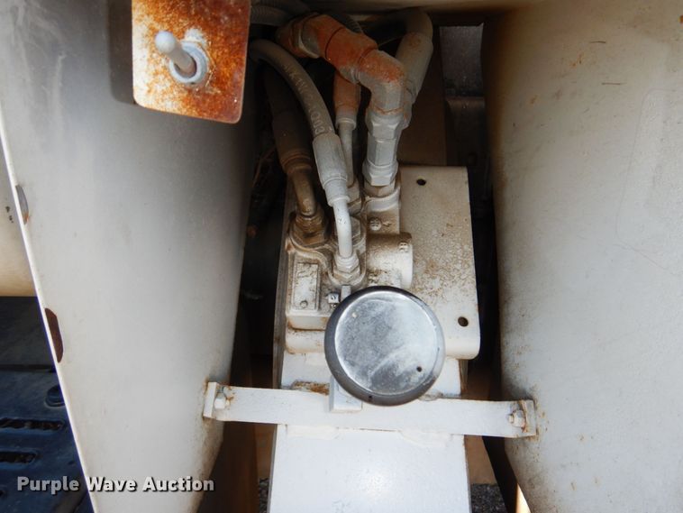 image for item DN7474 2002 GMC C7500  bucket truck