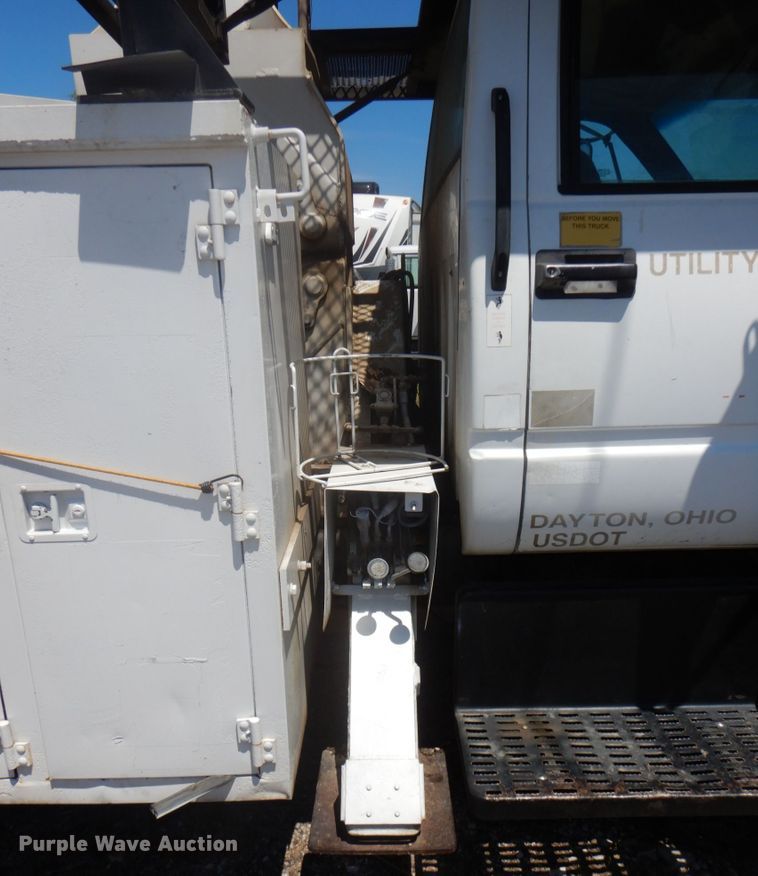 image for item DN7474 2002 GMC C7500  bucket truck