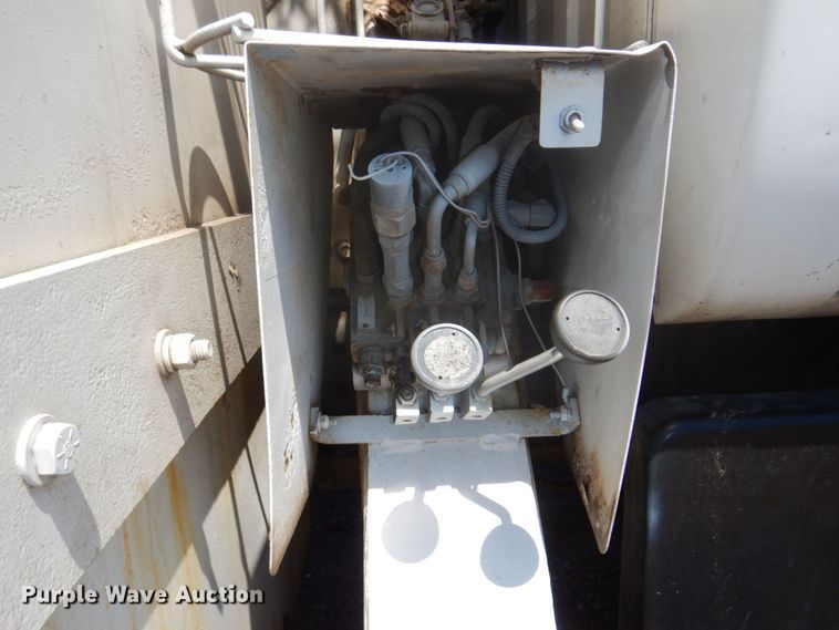 image for item DN7474 2002 GMC C7500  bucket truck