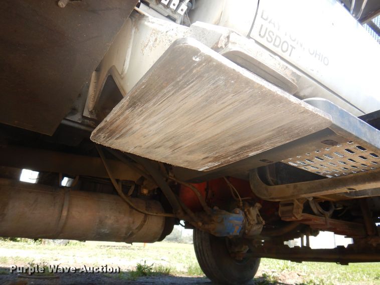 image for item DN7474 2002 GMC C7500  bucket truck